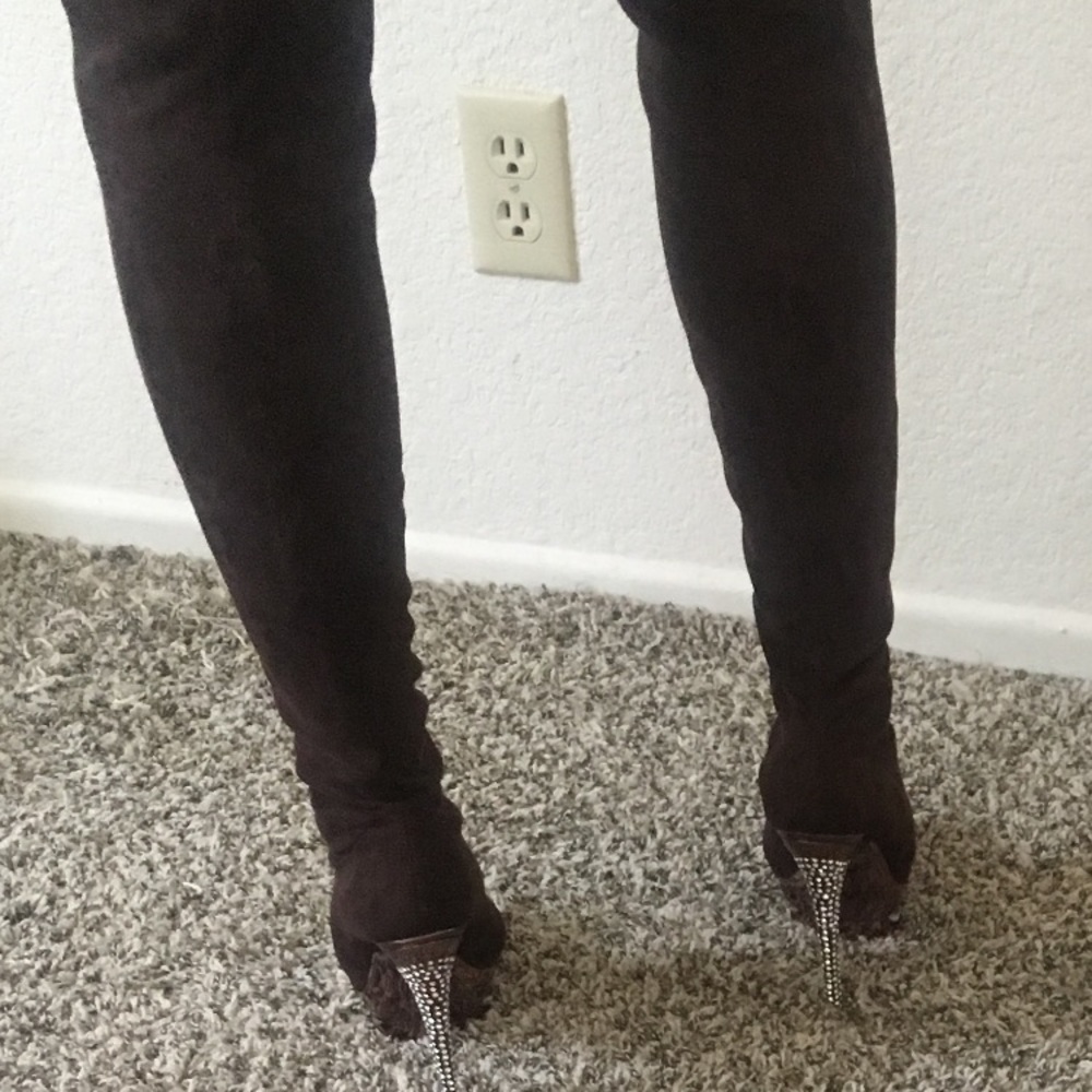 Boots - Picture 5 of 5